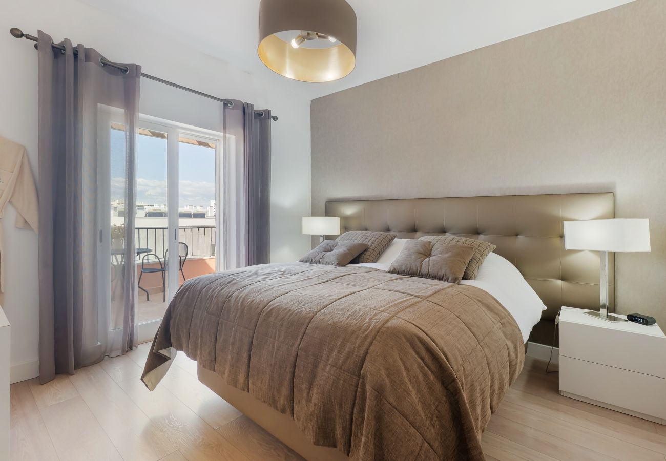 Apartment in Albufeira - Apt. Deluxe OCV - Pool & Albufeira View