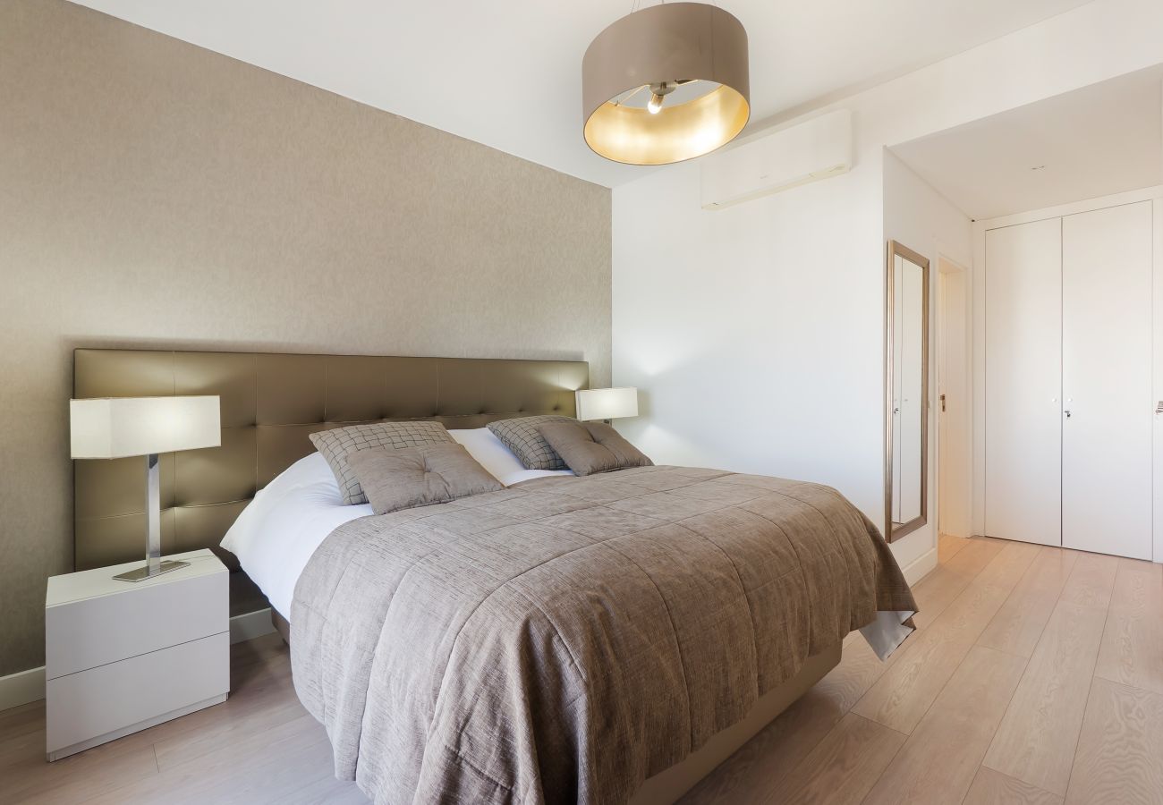 Apartment in Albufeira - Apt. Deluxe OCV - Pool & Albufeira View