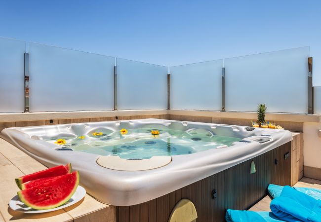 Villa/Dettached house in Albufeira - Villa Sunflower OCV - Pool & Jacuzzi