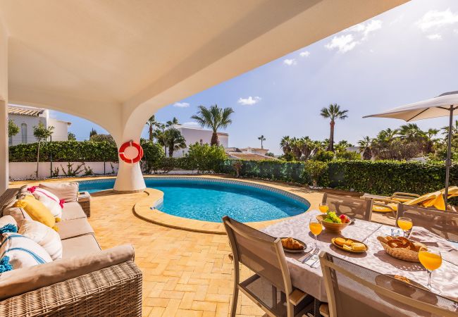 Villa/Dettached house in Albufeira - Villa Coral OCV - Private w/ pool Sao Rafael beach