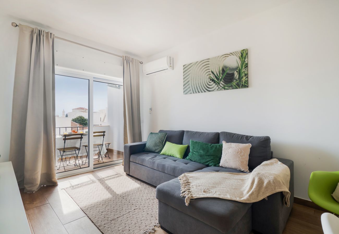 Apartment in Albufeira - Boat 2 Apt OCV – 100m from the Beach with Pool