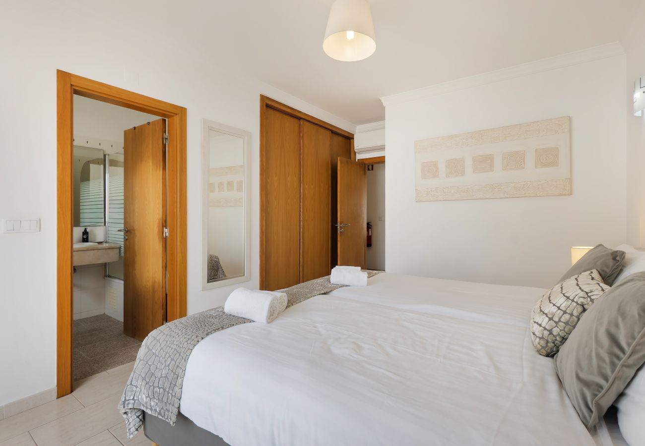 Villa in Albufeira - NEW 2026! Sunny Terrace House | BBQ, Pool & Relax