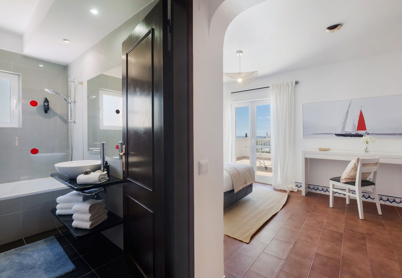 Villa in Armação de Pêra - New Listing | Exclusive Ocean View Villa | 2Min to Beach